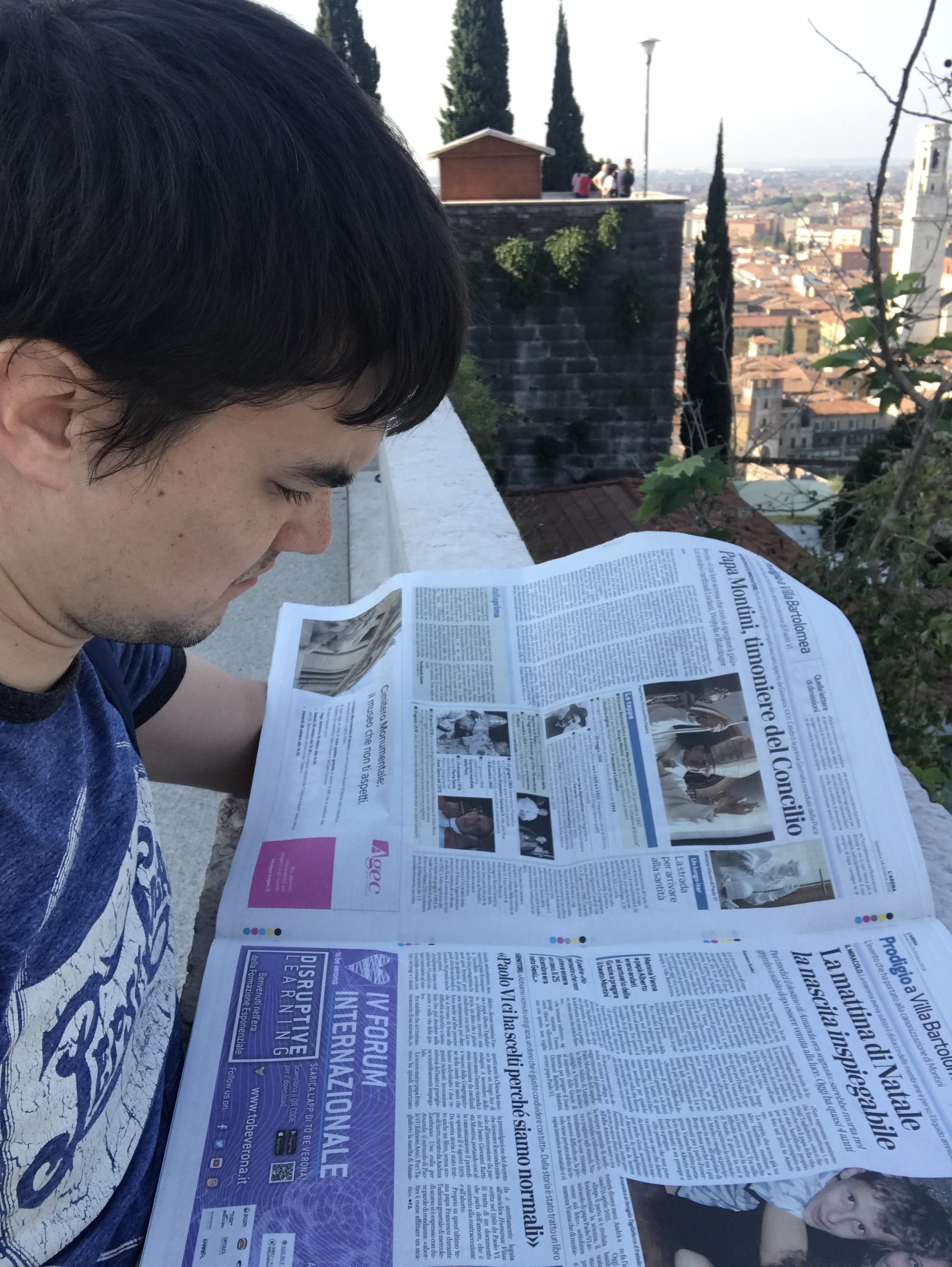Programuotojas skaito itališką laikraštį